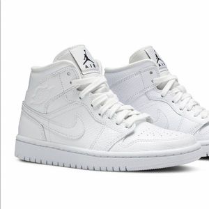 BN IN BOX. White snakeskin jordans